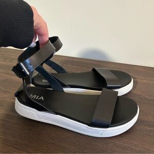 MIA Black Sandals